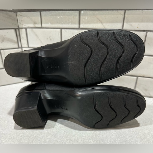 CLARKS Ankle Boots Womens Sz 6.5 M Black Leather 2.5” Heel Comfy EMSLIE MONET - Picture 8 of 10